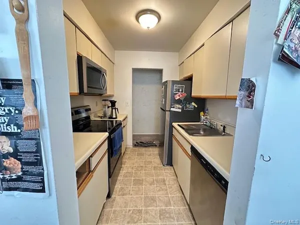 $324,999 | 305 Town House Village, Islandia, NY 11749