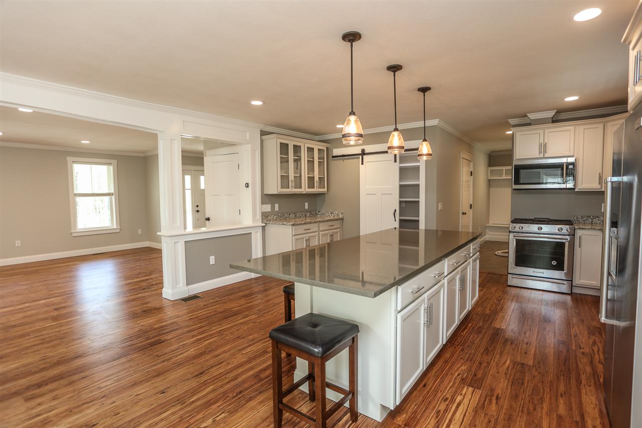 33 Pulpit Road, Unit 1638118 Bedford, NH 03110 - Photo 4 of 34 Gallery Image 4