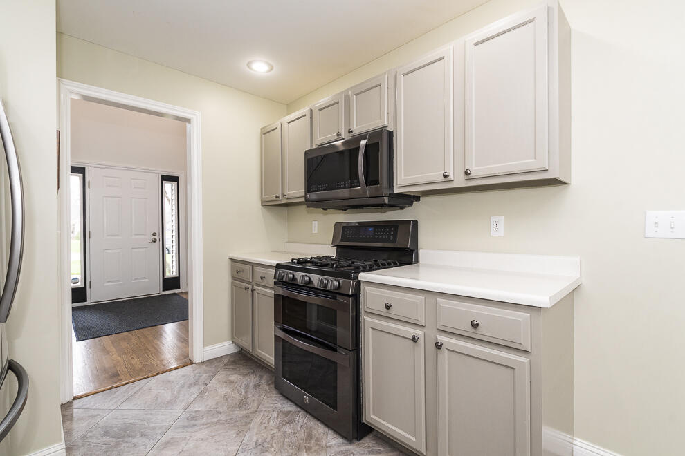 908 Stafford Road Kalamazoo, MI 49006 - Photo 11 of 46 RN5_7121
