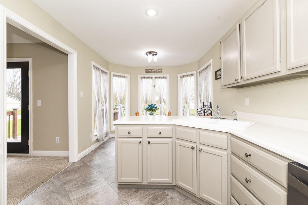 908 Stafford Road Kalamazoo, MI 49006 - Photo 13 of 46 RN5_7123