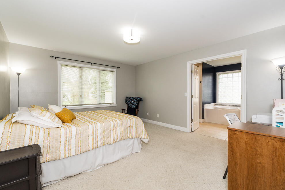 908 Stafford Road Kalamazoo, MI 49006 - Photo 16 of 46 RN5_7129