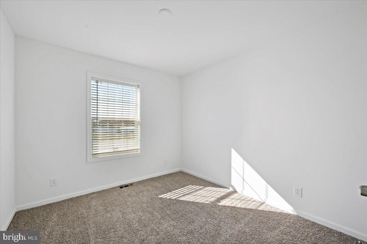 1410 Heytesbury Road Walnutport, PA 18088 - Photo 18 of 37 Bright and airy blank canvas room.