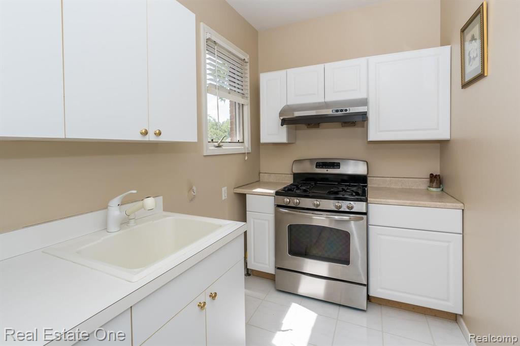 1784 Blue Grass Drive Rochester Hills, MI 48306 - Photo 29 of 72