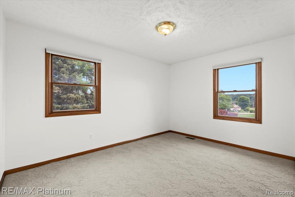6893 Sanford Road Howell, MI 48855 - Photo 23 of 44
