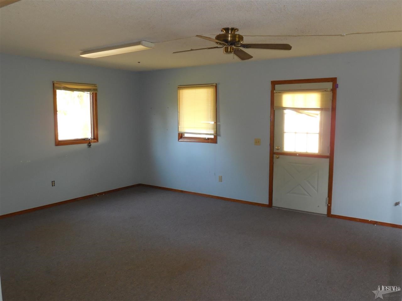 710 South Federal Avenue Butler, IN 46721 - Photo 5 of 10 Gallery Image 5