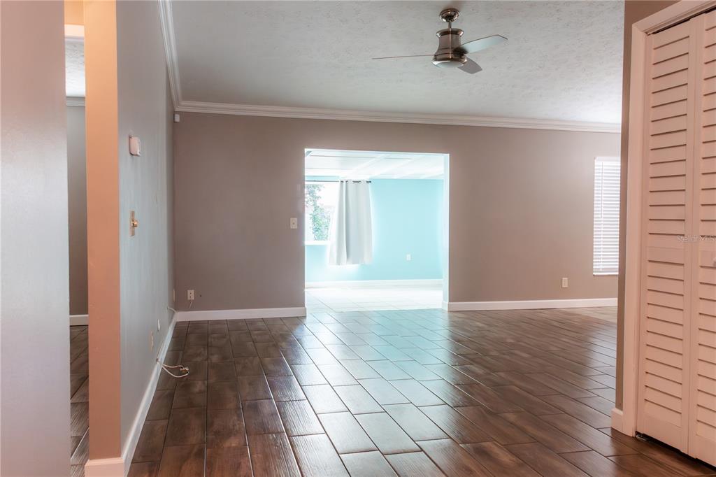 6711 South Sheridan Road Tampa, FL 33611 - Photo 4 of 19