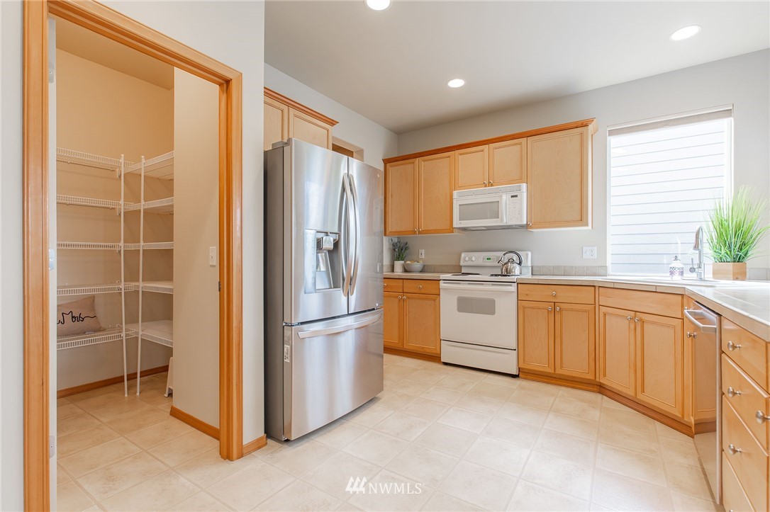 5931 Northeast 1st Court Renton, WA 98059 - Photo 12 of 33 Gallery Image 12