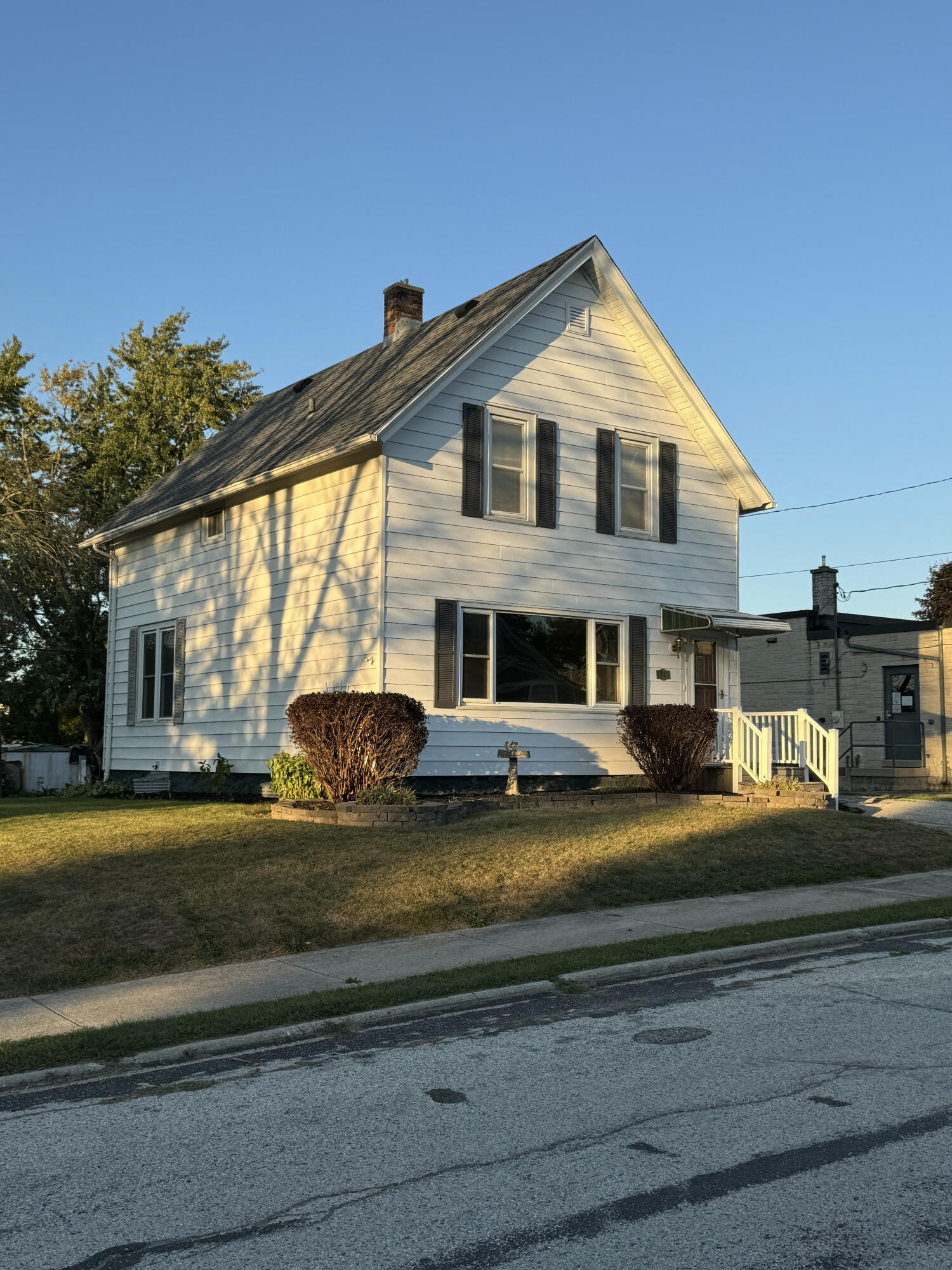 142 Lincoln Street, Valders, WI 54245 Compass