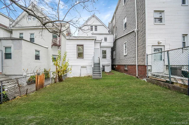 a view of a back yard of the house
