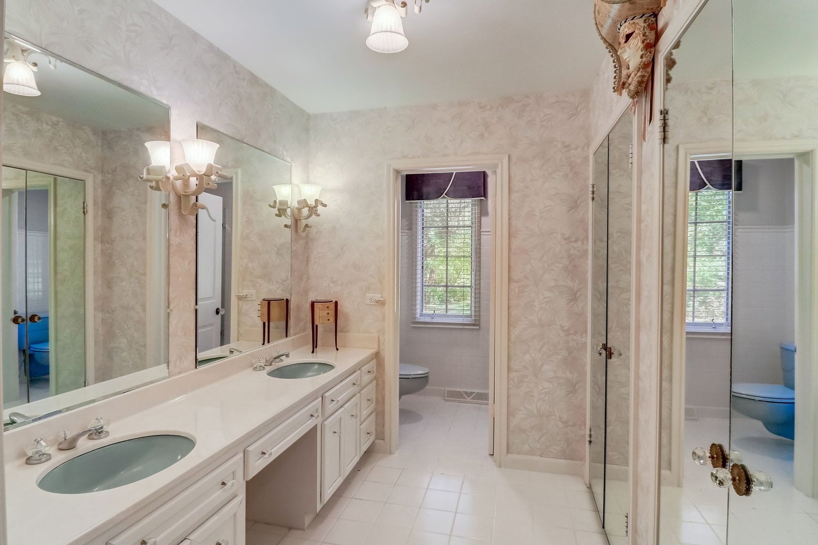 675 Aberdeen Road Inverness, IL 60067 - Photo 28 of 70 a bathroom with a sink double vanity granite tub and shower