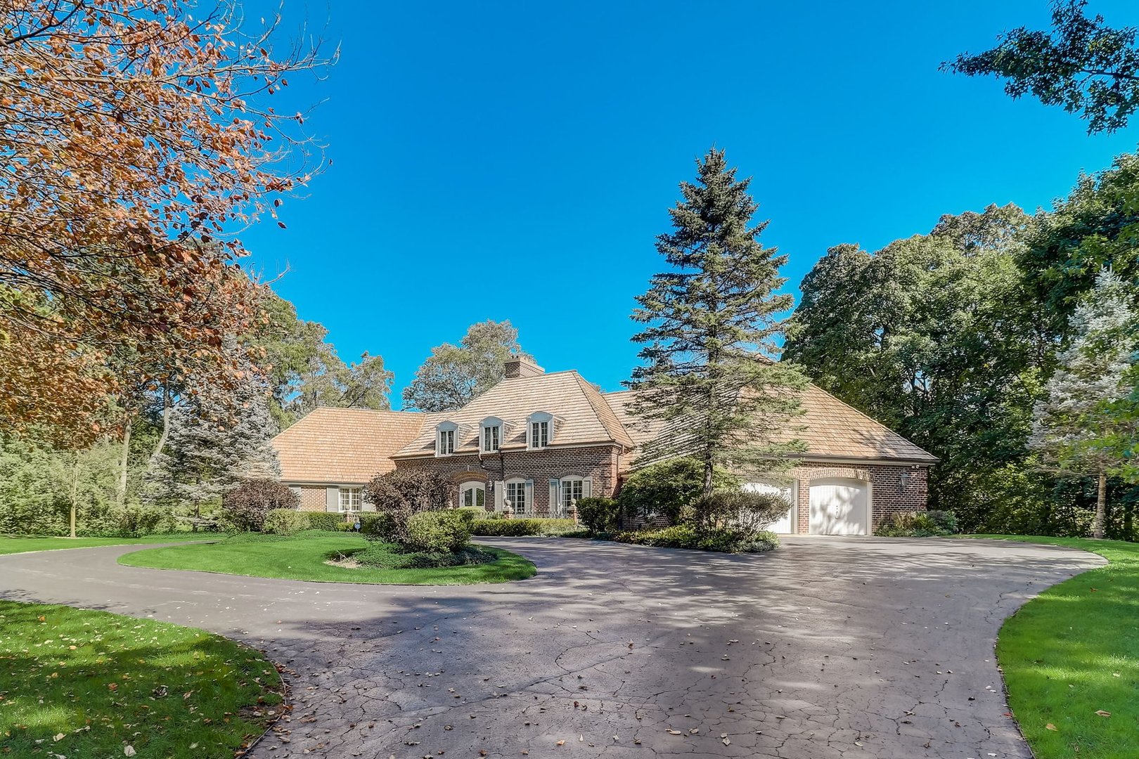 675 Aberdeen Road Inverness, IL 60067 - Photo 54 of 70 a front view of a house with garden