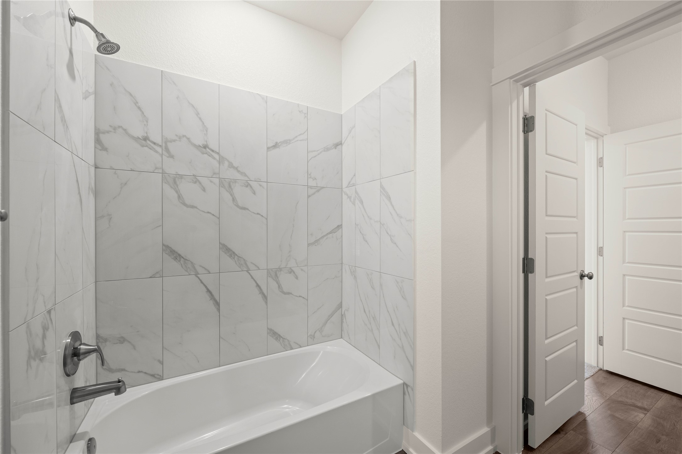564 Gus Loop Georgetown, TX 78626 - Photo 22 of 32 a bathroom with a bathtub