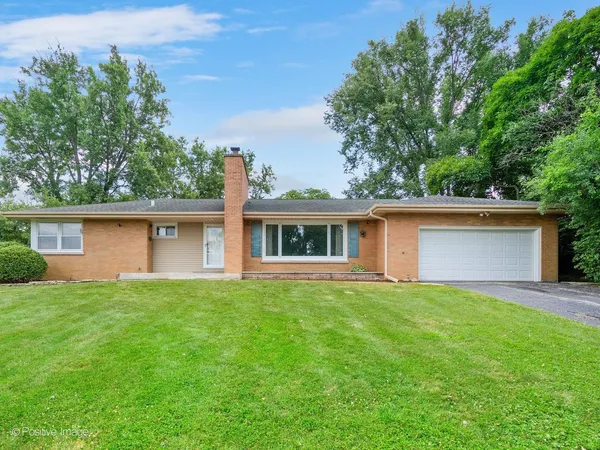 $525,000 | 16-w055 63rd Street, Willowbrook, IL 60527