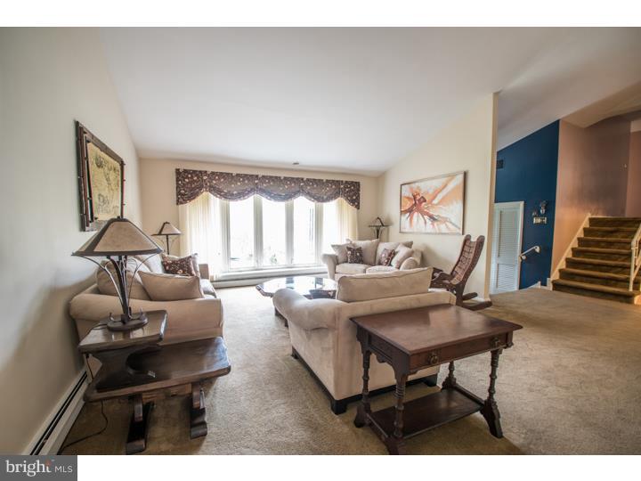 1465 Autumn Road Rydal, PA 19046 - Photo 4 of 24 Living Room