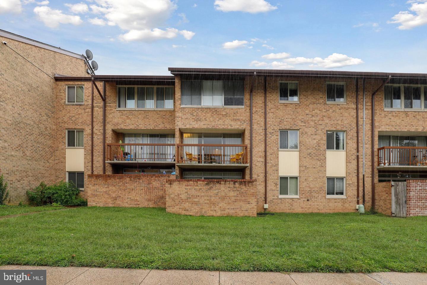 18712 Walkers Choice Road, Unit 3 Gaithersburg, MD 20886 - Photo 3 of 23