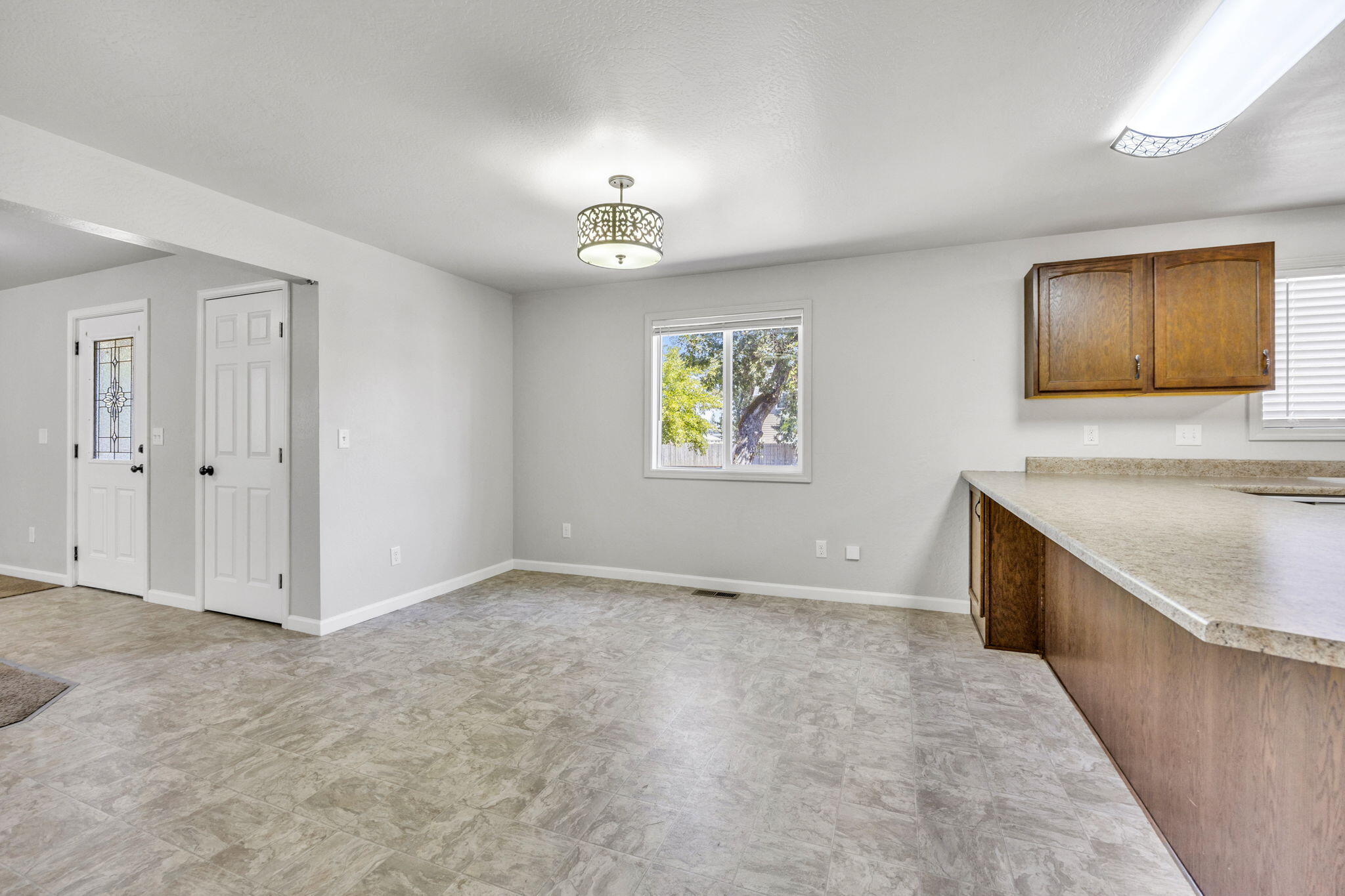 225 Wilson Road Central Point, OR 97502 - Photo 8 of 63 Dining area between kitchen & living room
