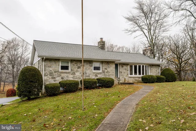 $200,000 | 555 Lincoln Drive, Wernersville, PA 19565