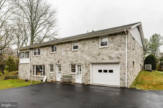 $200,000 | 555 Lincoln Drive, Wernersville, PA 19565