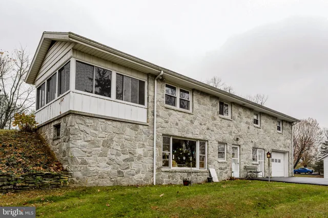 $200,000 | 555 Lincoln Drive, Wernersville, PA 19565