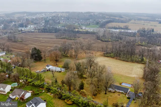 $200,000 | 555 Lincoln Drive, Wernersville, PA 19565