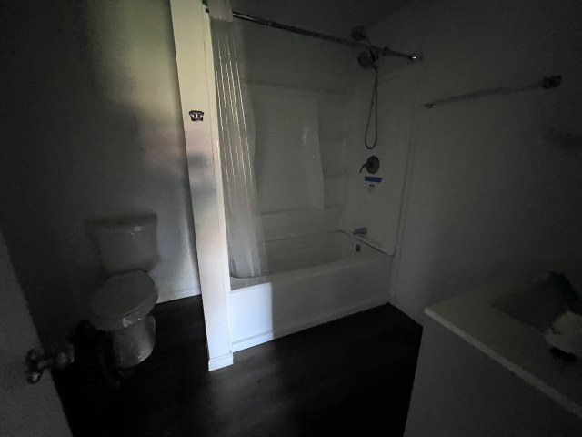 507 Natchez Street Hearne, TX 77859 - Photo 11 of 12 a bathroom with a bathtub