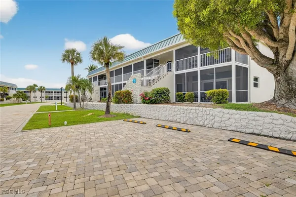 $599,000 | 827 East Gulf Drive, Unit J7, Sanibel, FL 33957