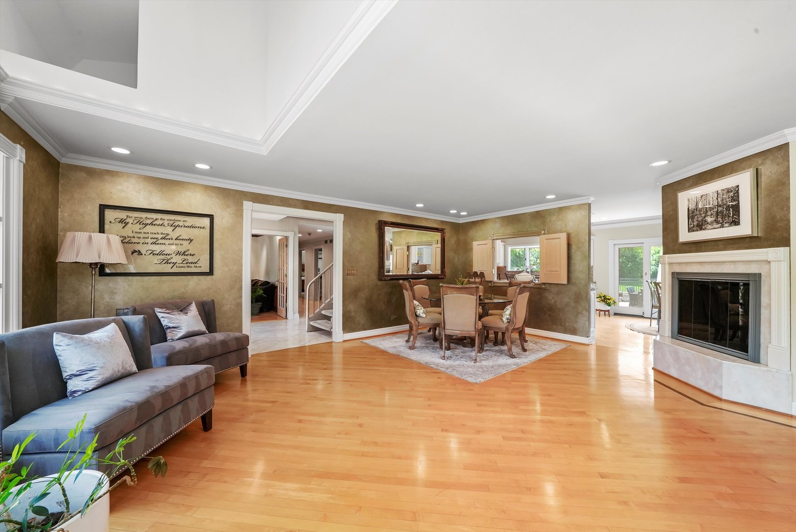 673 Milton Road Inverness, IL 60067 - Photo 8 of 125