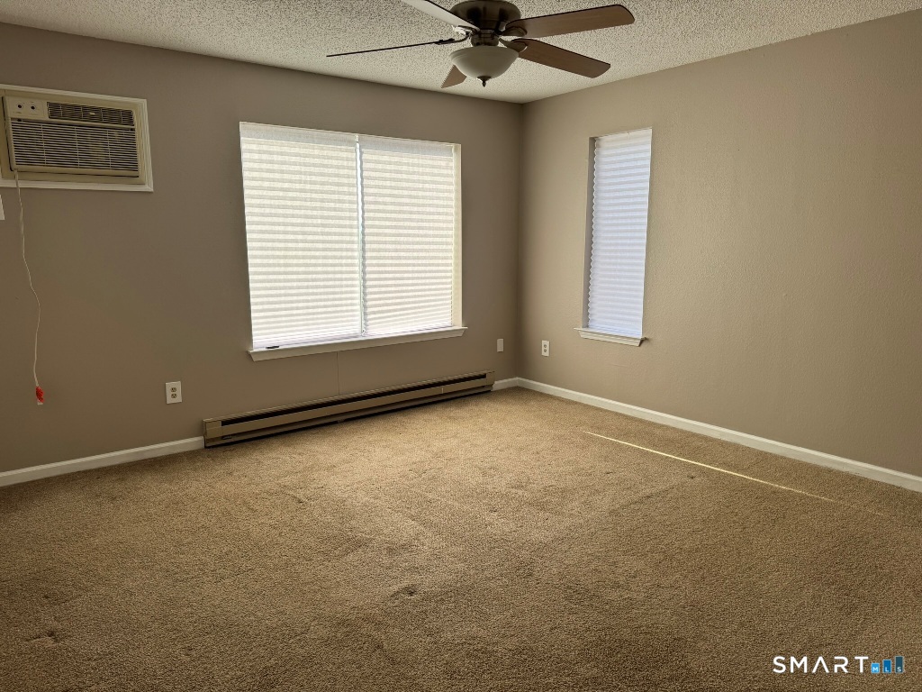 925 Oronoke Road, Unit 30L Waterbury, CT 06708 - Photo 11 of 21 a view of an empty room with a window