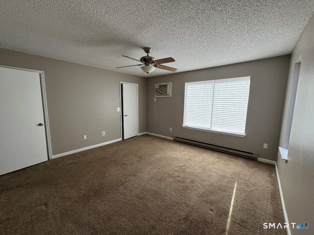 925 Oronoke Road, Unit 30L Waterbury, CT 06708 - Photo 12 of 21 an empty room with windows and fan