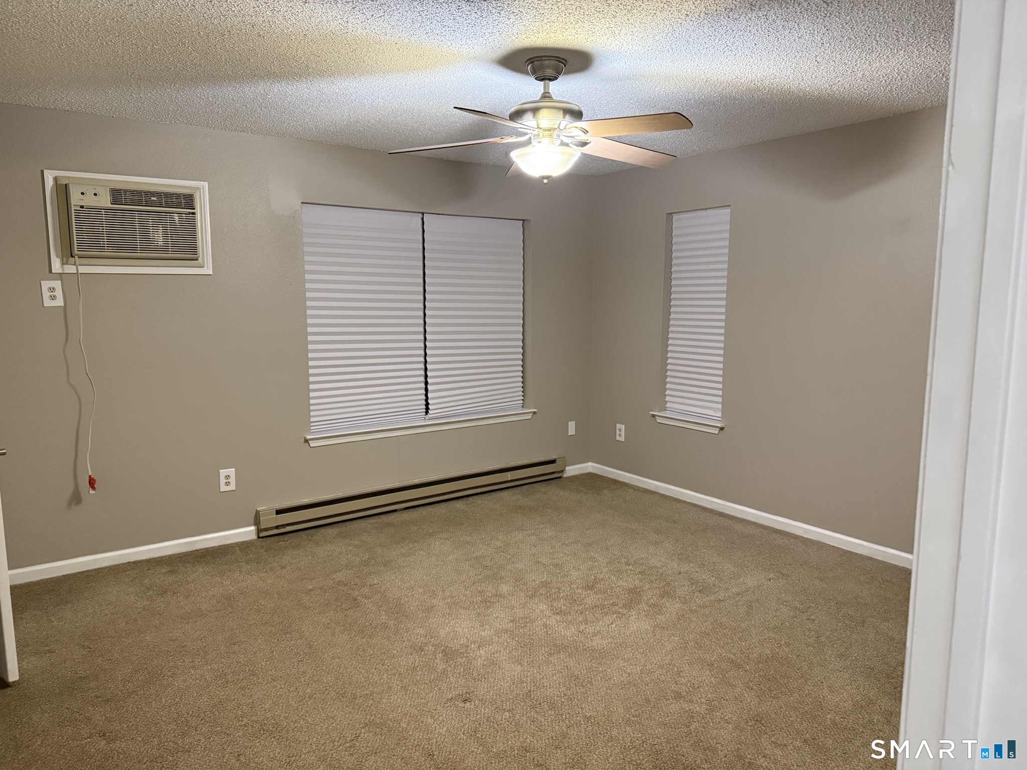 925 Oronoke Road, Unit 30L Waterbury, CT 06708 - Photo 13 of 21 a view of an empty room with a window