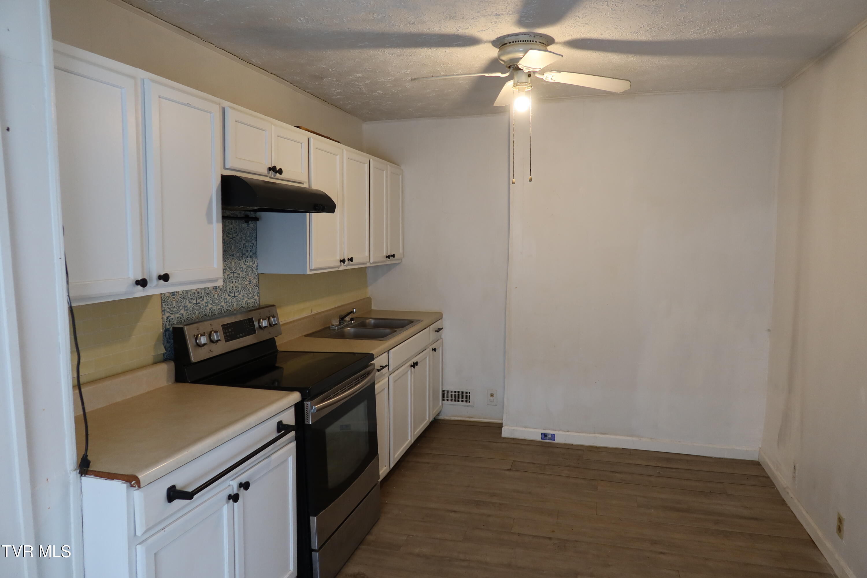 1602 Aaron Way Kingsport, TN 37664 - Photo 21 of 24 IMG_8060