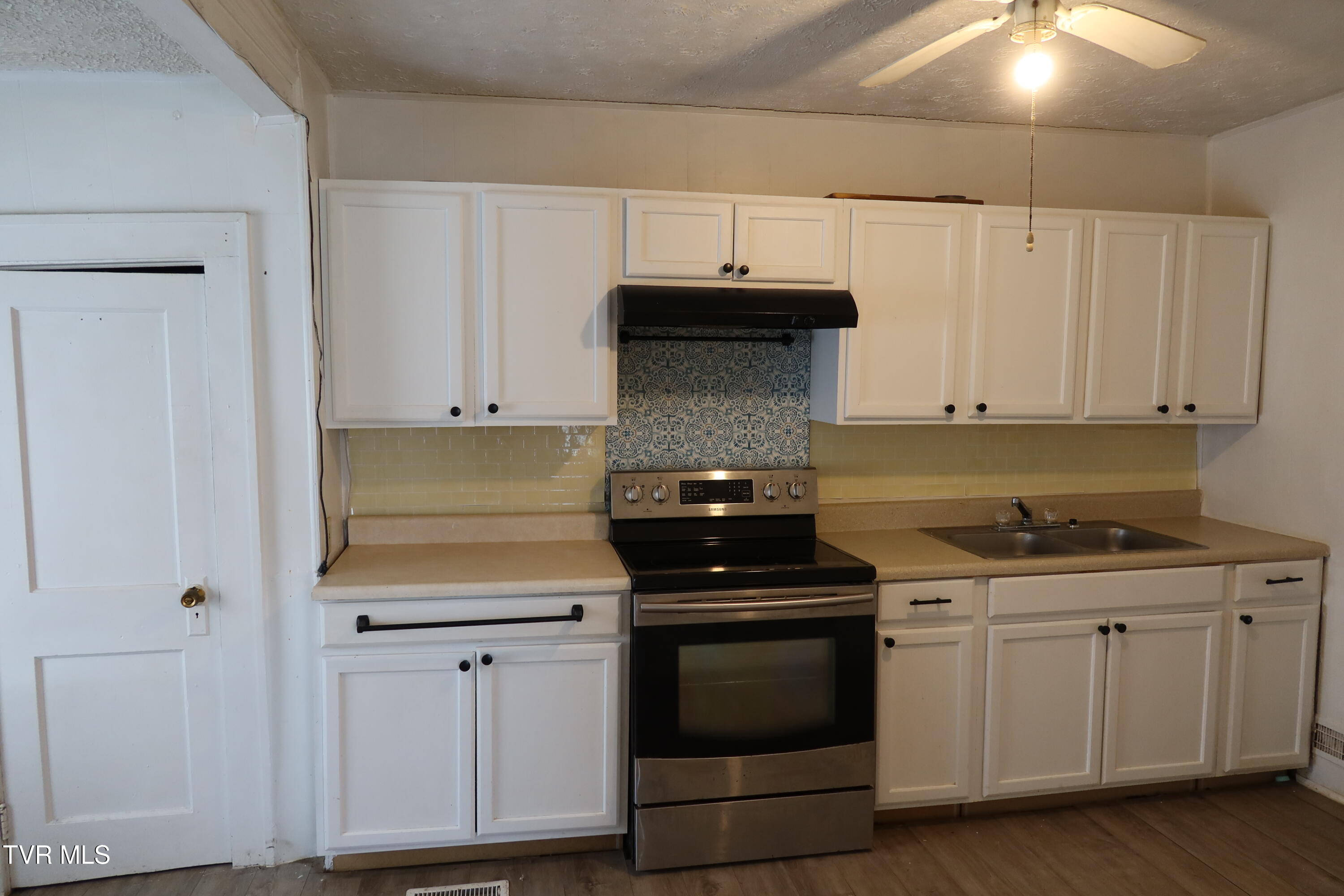 1602 Aaron Way Kingsport, TN 37664 - Photo 22 of 24 IMG_8059
