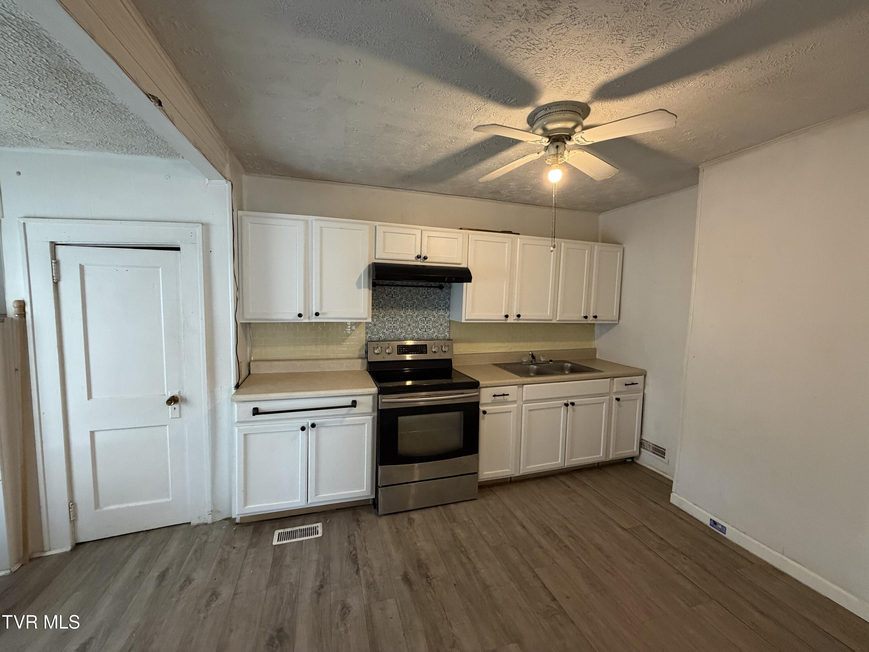 1602 Aaron Way Kingsport, TN 37664 - Photo 23 of 24 IMG_5799