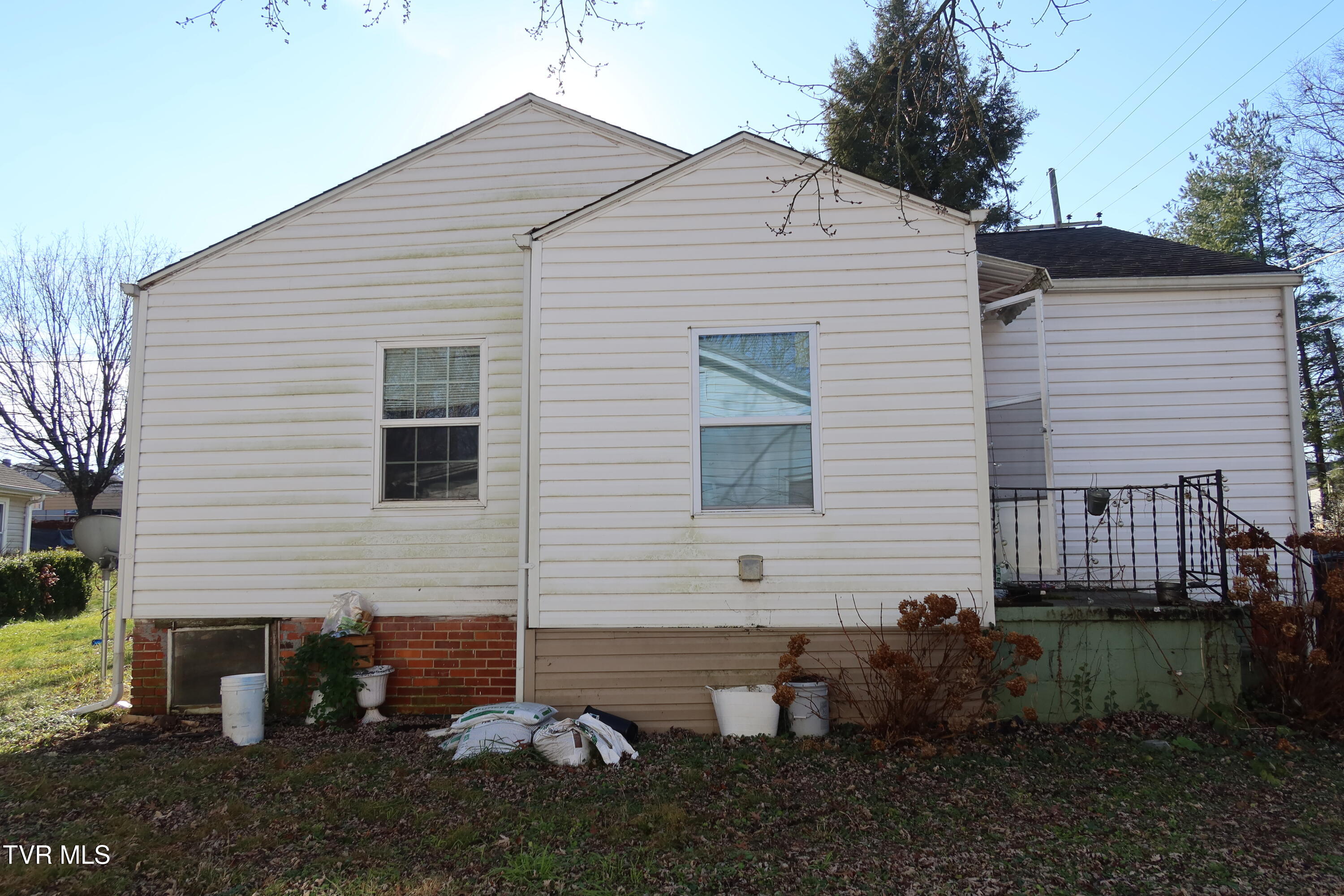 1602 Aaron Way Kingsport, TN 37664 - Photo 5 of 24 IMG_8076