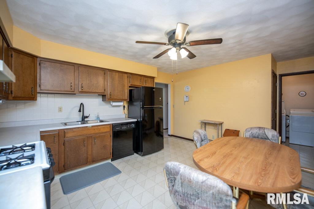 306 Sangamon Road Marquette Heights, IL 61554 - Photo 17 of 36