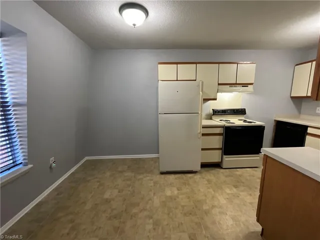 $995 | 3830 Country Club Road, Unit L, Winston-Salem, NC 27104