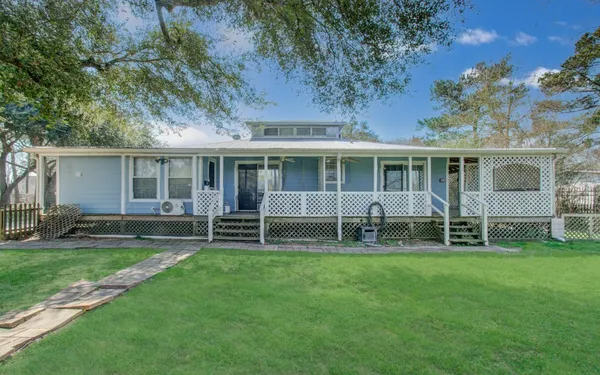 $1,695 | 15510 Cypress Garden Drive, Unit A, Tomball, TX 77377