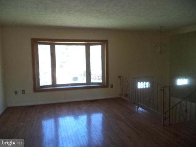 8703 Deborah Street Clinton, MD 20735 - Photo 3 of 15 Living Room