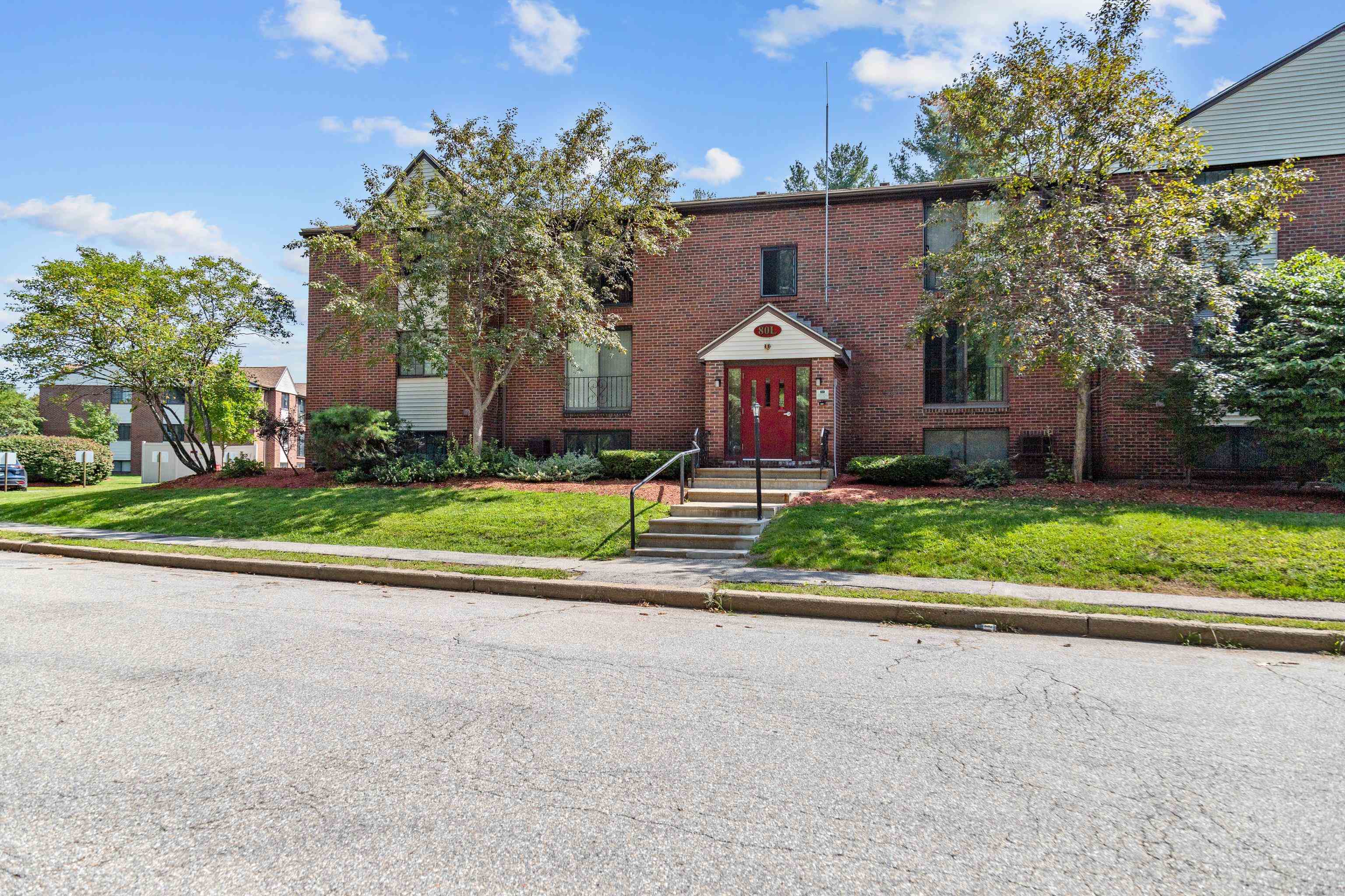 80 L English Village Road, Unit 102 Manchester, NH 03102 - Photo 1 of 28 Gallery Image 1