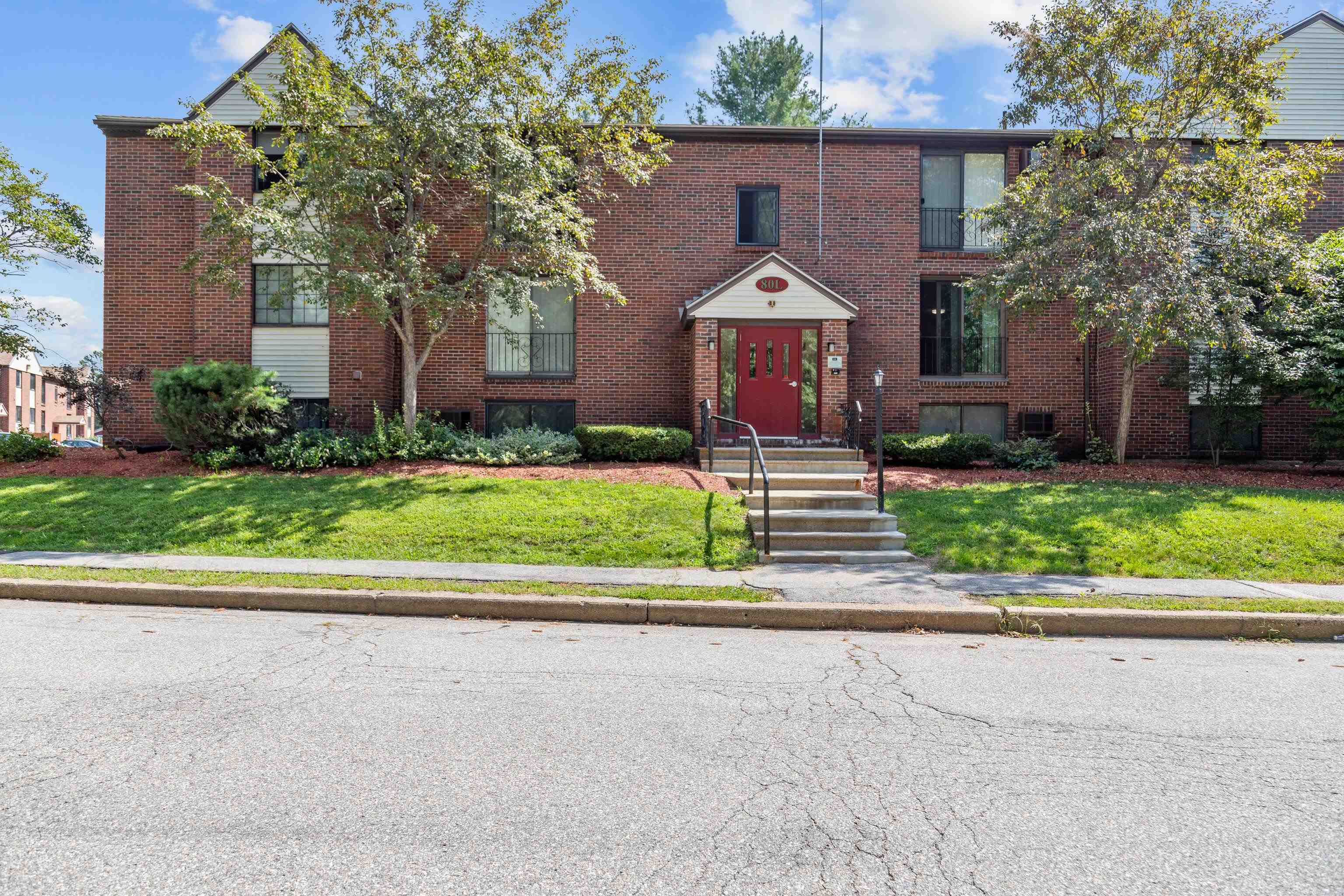 80 L English Village Road, Unit 102 Manchester, NH 03102 - Photo 2 of 28 Gallery Image 2