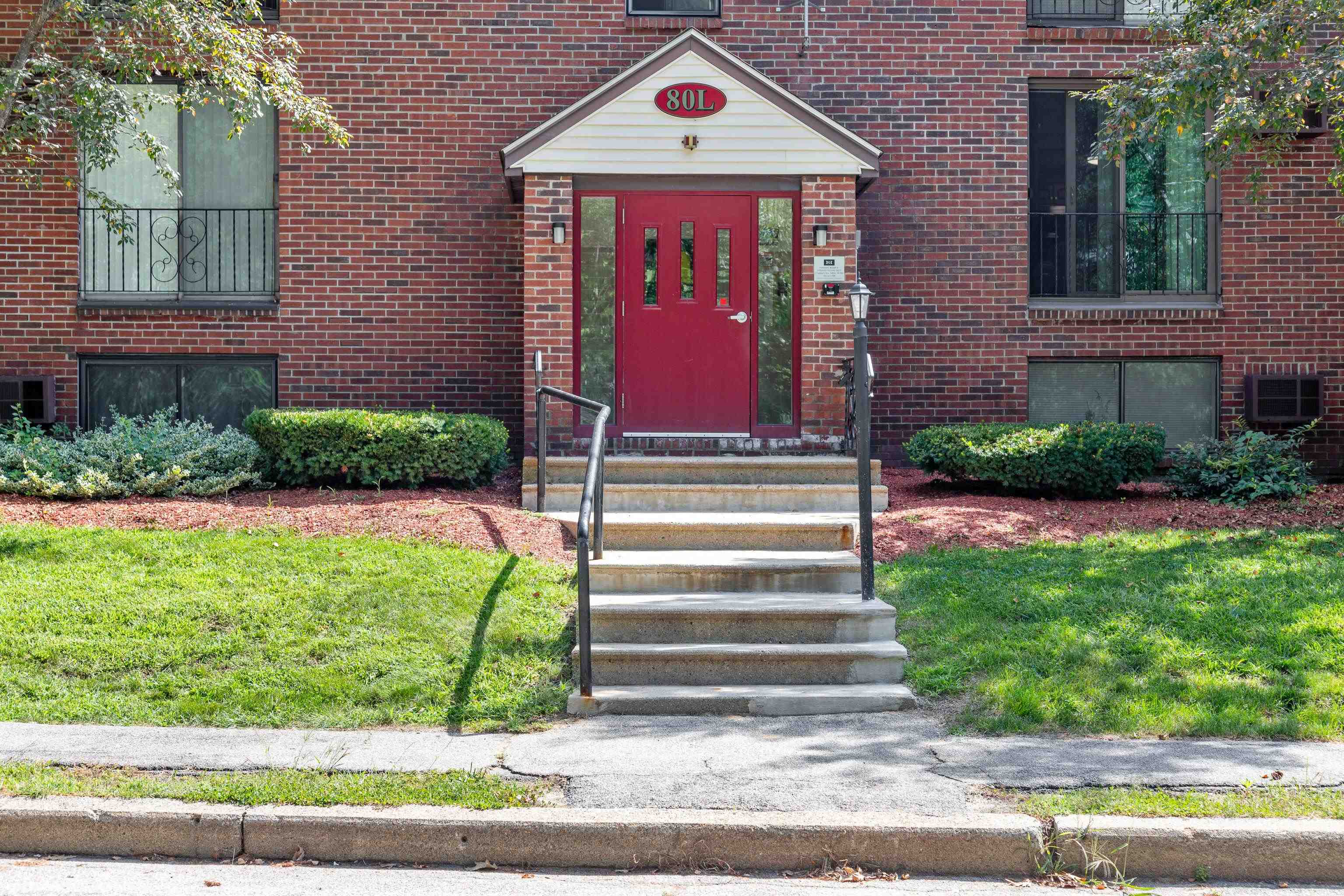 80 L English Village Road, Unit 102 Manchester, NH 03102 - Photo 3 of 28 Gallery Image 3
