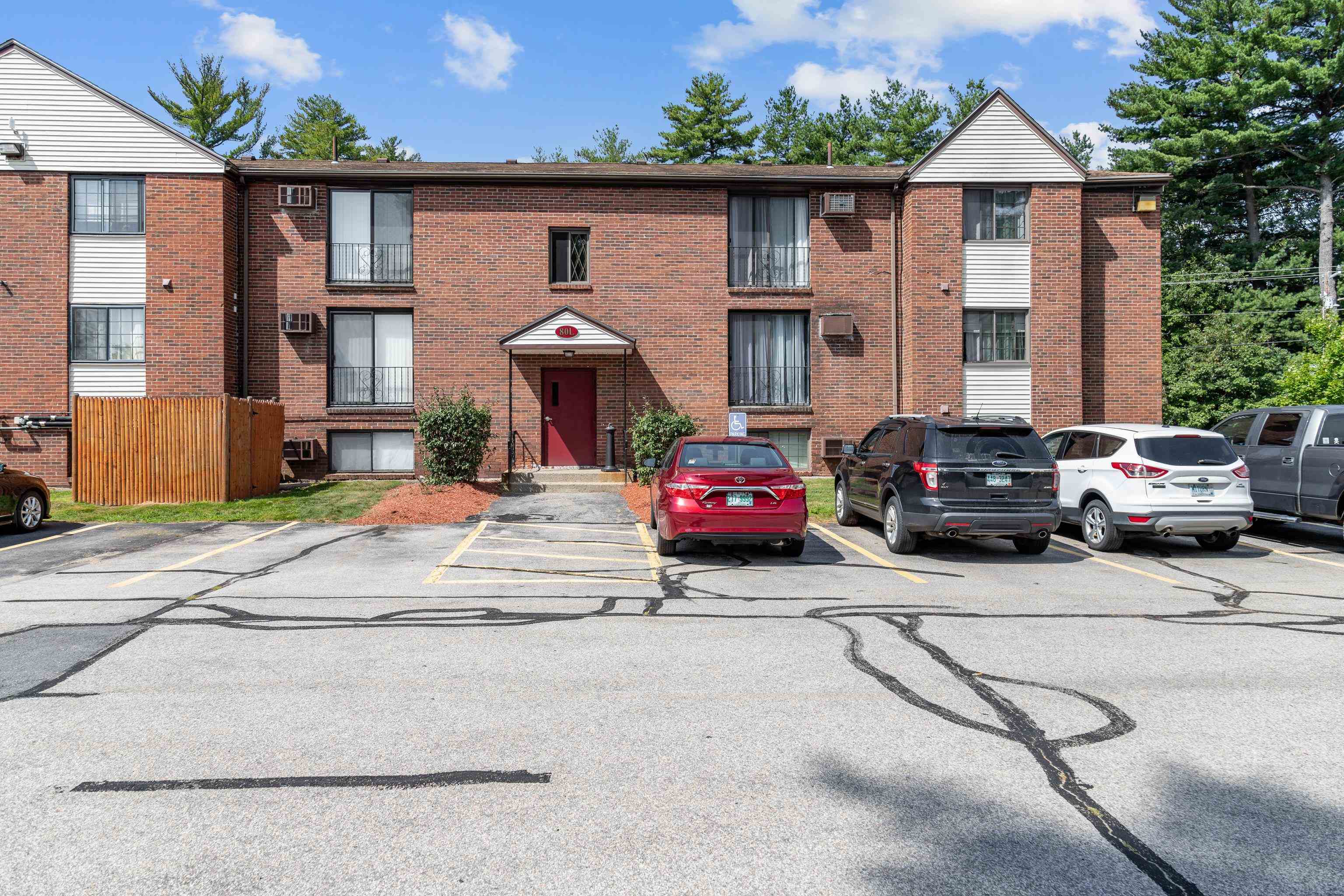 80 L English Village Road, Unit 102 Manchester, NH 03102 - Photo 4 of 28 Gallery Image 4