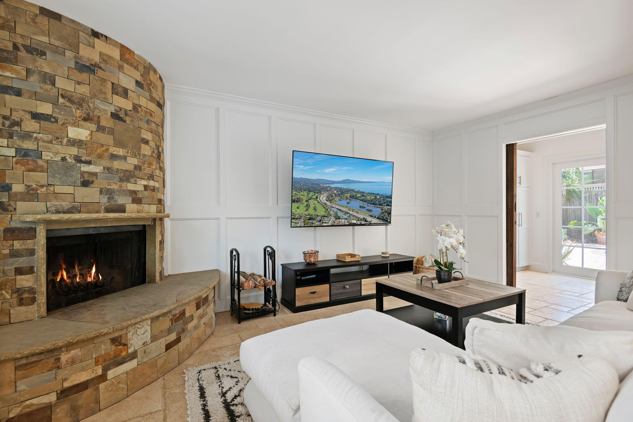 809 Willowglen Road Santa Barbara, CA 93105 - Photo 19 of 50 a living room with furniture and a fireplace