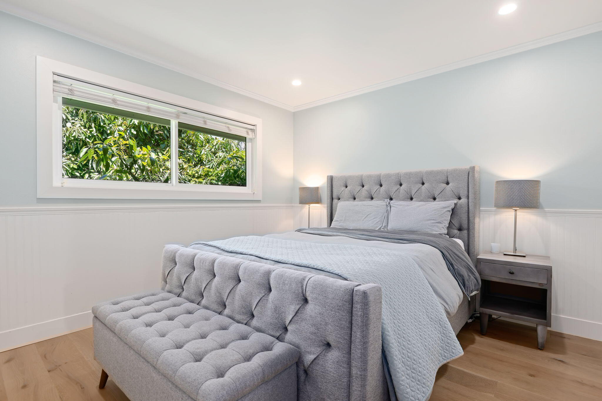 809 Willowglen Road Santa Barbara, CA 93105 - Photo 38 of 50 a bedroom with a bed and a couch