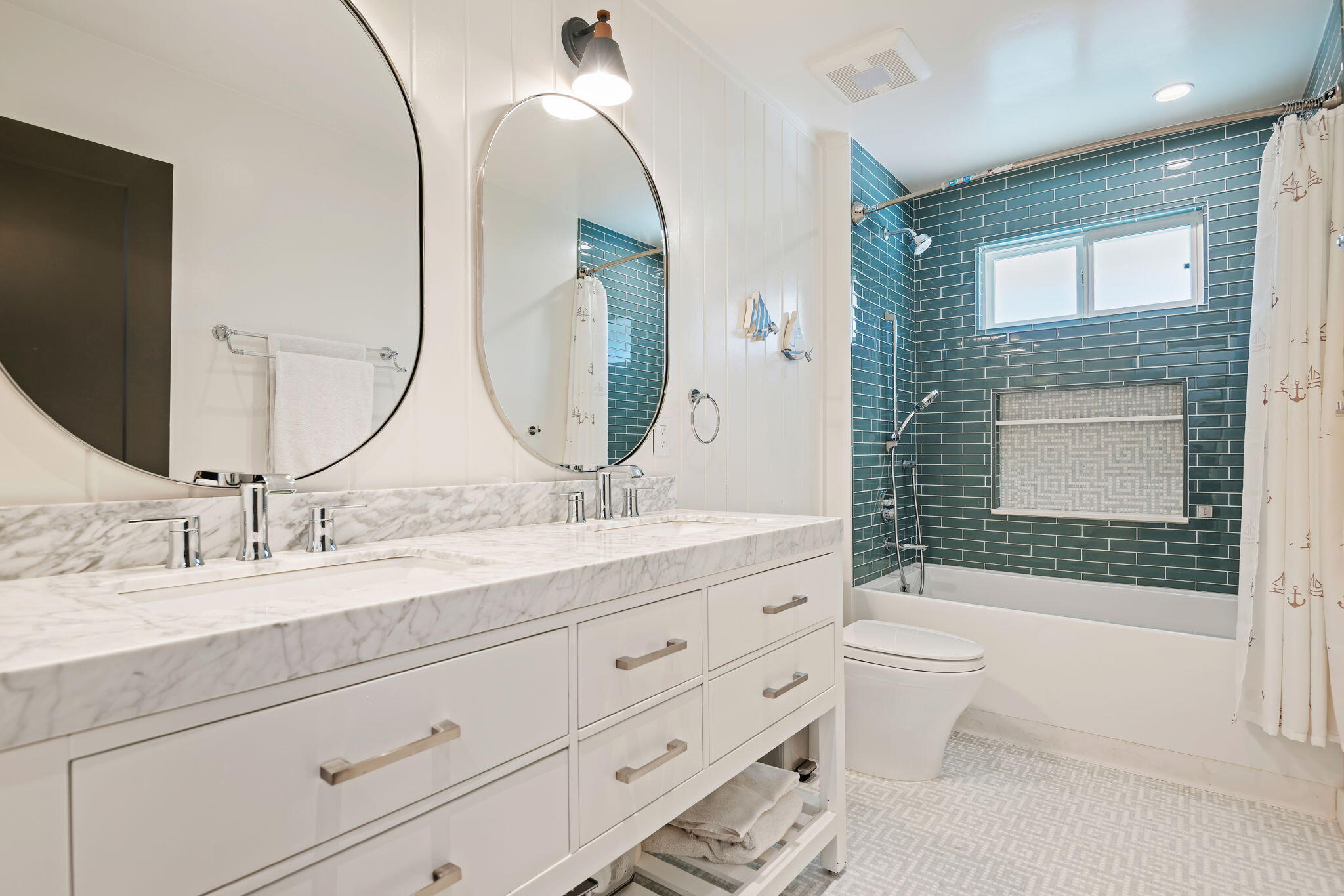 809 Willowglen Road Santa Barbara, CA 93105 - Photo 39 of 50 a bathroom with a double vanity sink large mirror bathtub and toilet