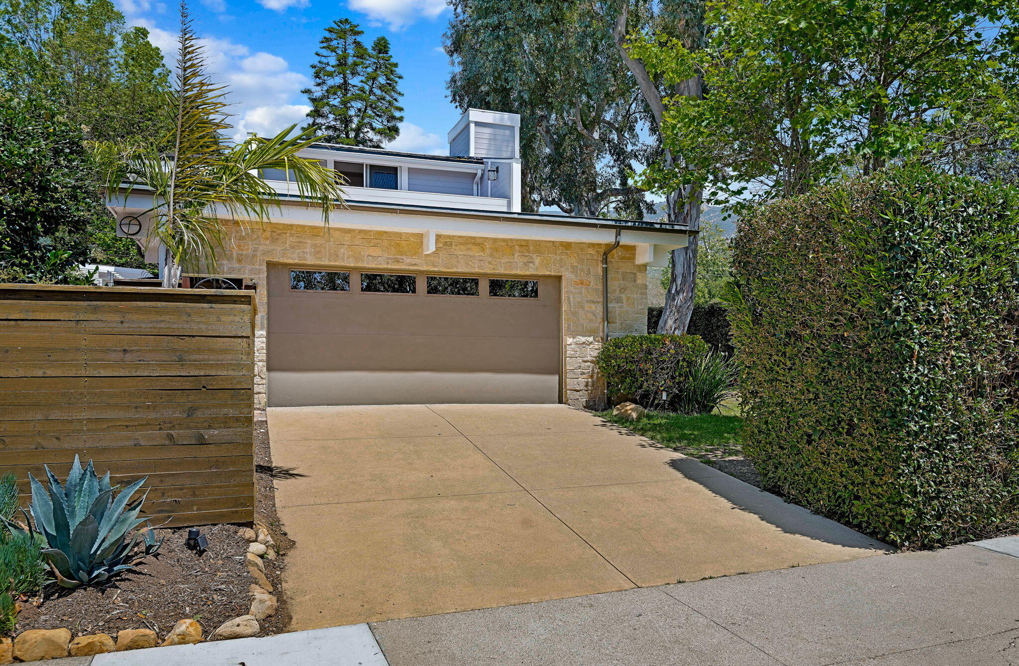 809 Willowglen Road Santa Barbara, CA 93105 - Photo 44 of 50 a front view of a house with a yard