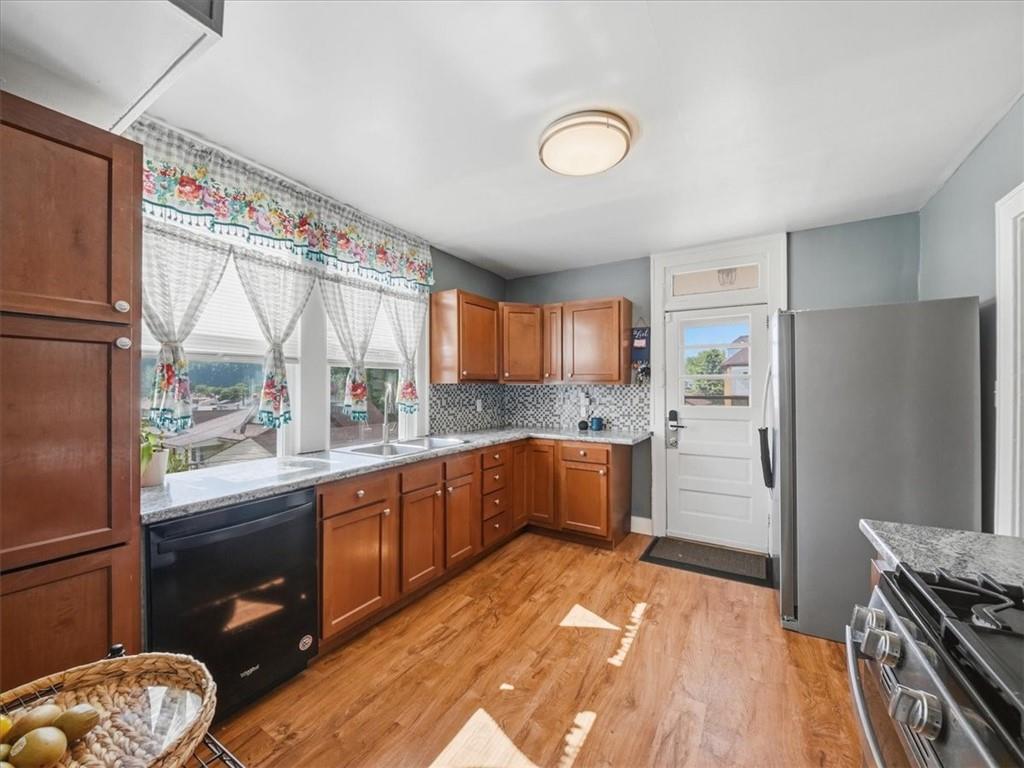 819 Kerr Street Ambridge, PA 15003 - Photo 11 of 32