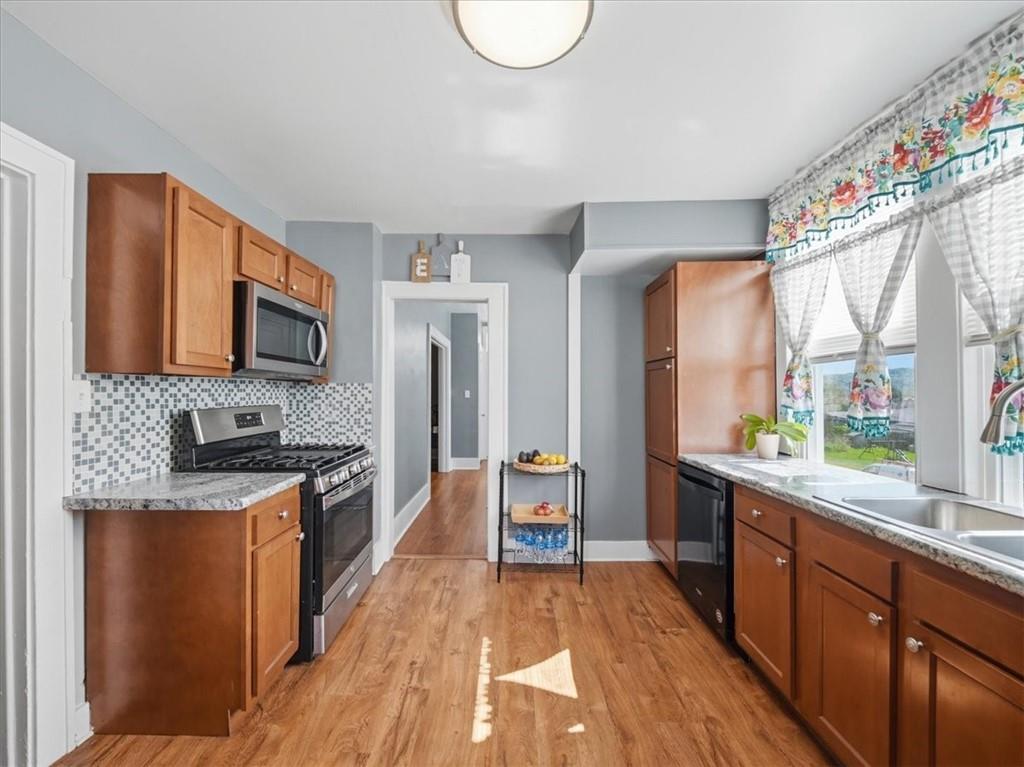 819 Kerr Street Ambridge, PA 15003 - Photo 9 of 32