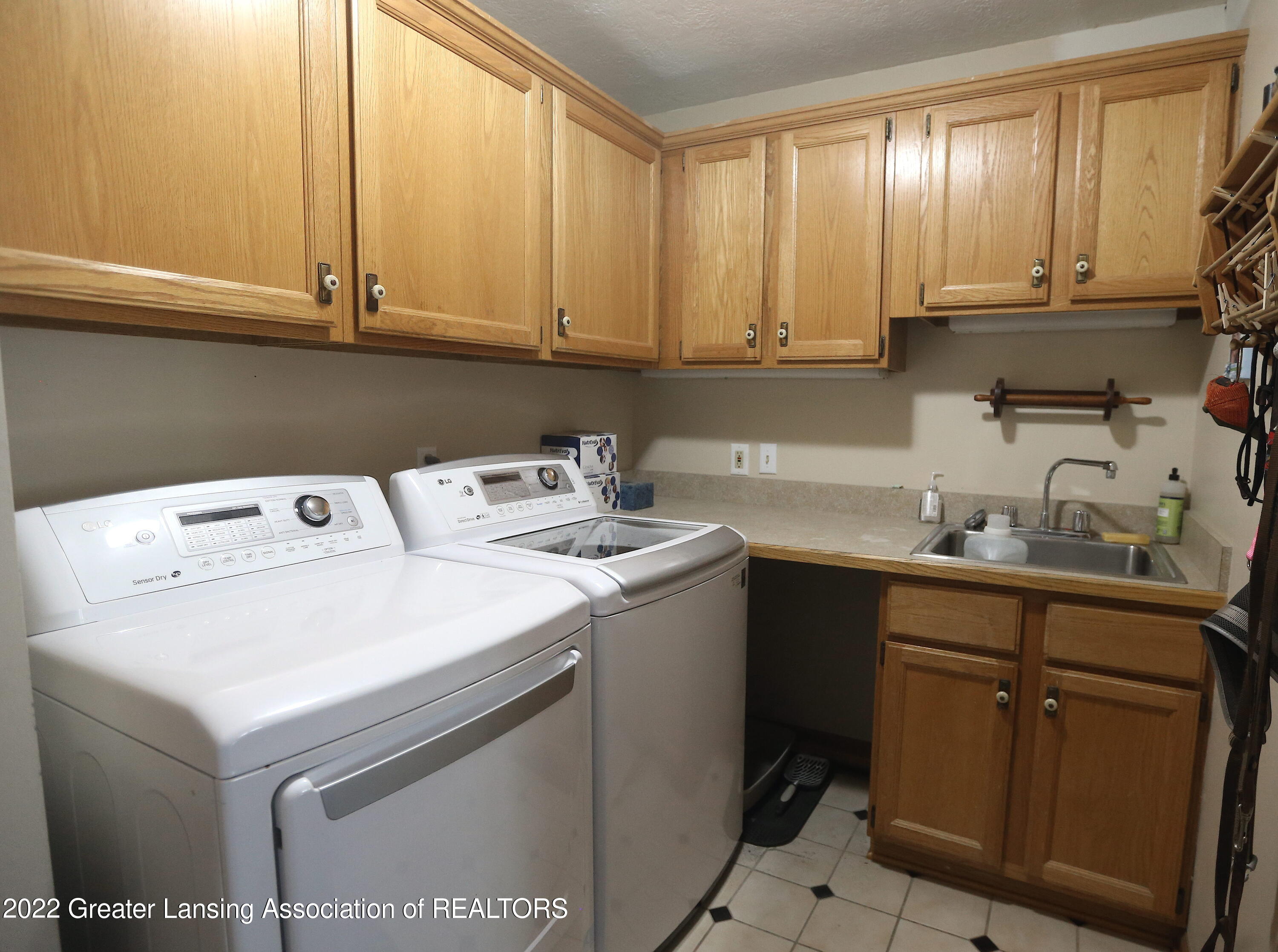 1015 Old Post Road Grand Ledge, MI 48837 - Photo 9 of 27 CE3T2676