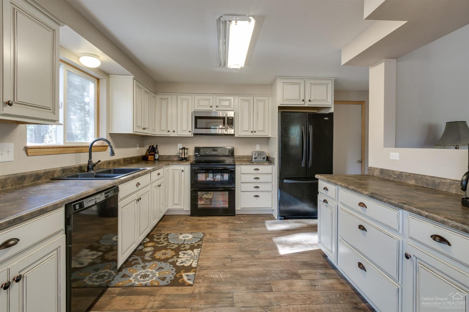 17184 Island Loop Way Bend, OR 97707 - Photo 9 of 25 Additional Photo